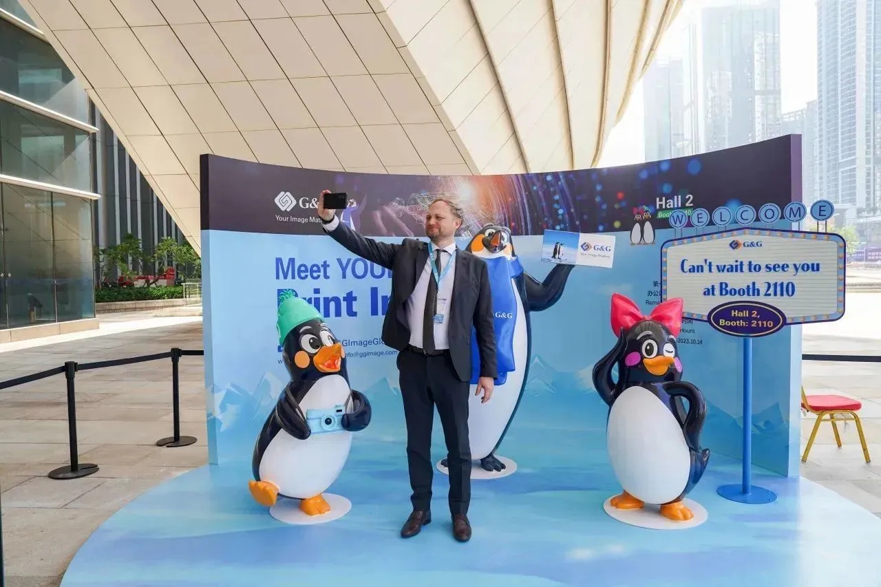 A Visitor Taking Selfie with G&G Penguin Family