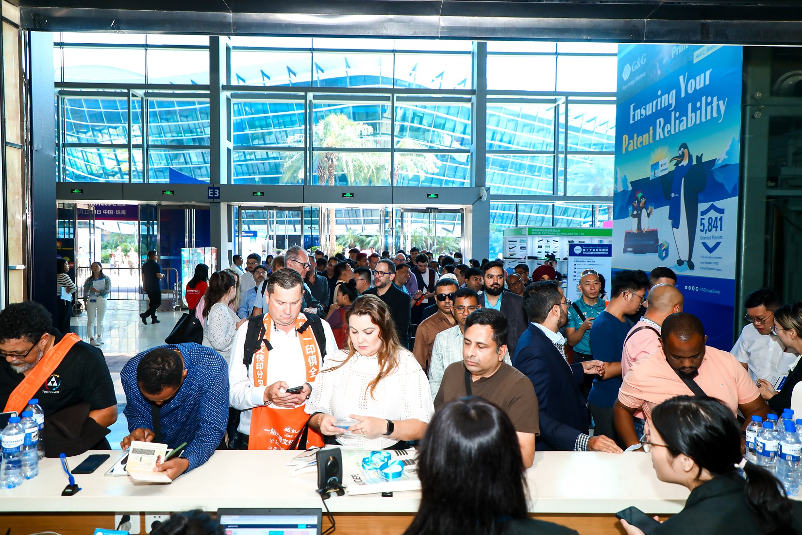 International buyers at RemaxWorld Expo in Zhuhai, the printing industry's largest global trade show International buyers at RemaxWorld Expo in Zhuhai, the printing industry's largest global trade show
